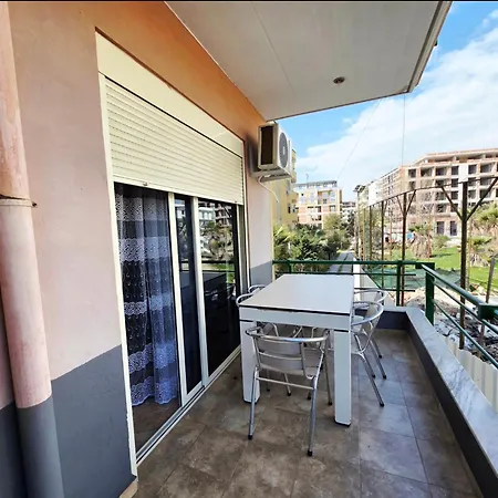 Reo's Appartement Golem (Tirana)