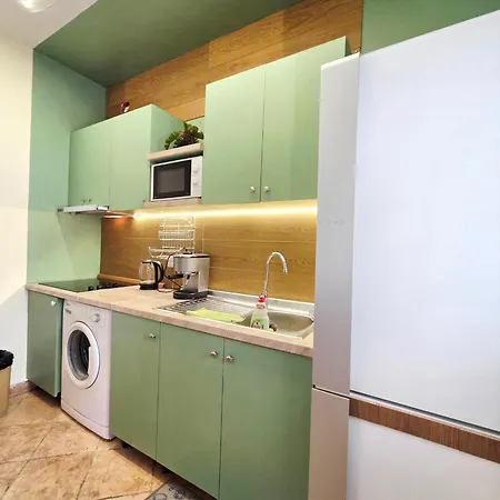 Reo's Apartment Golem (Tirana)